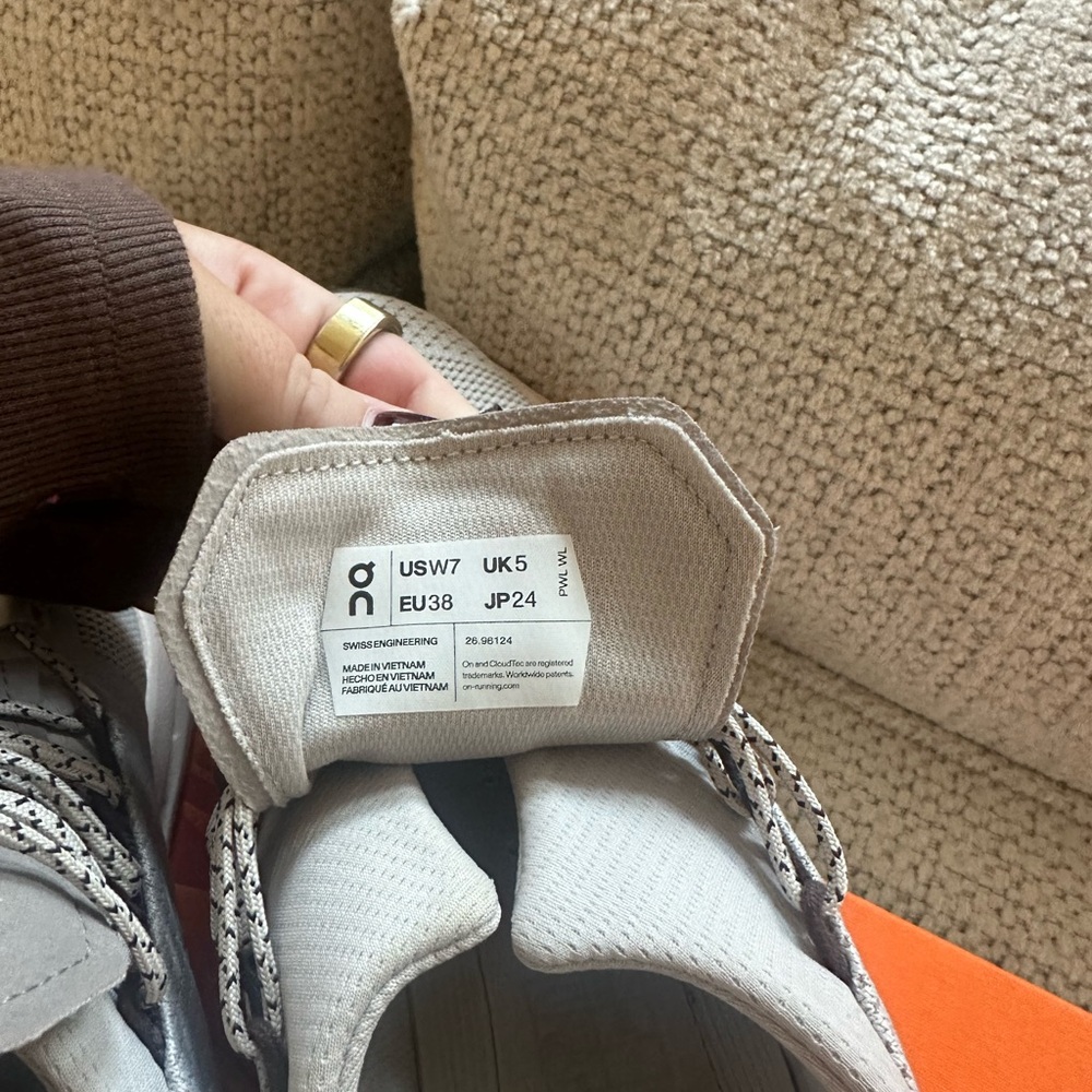 On Running Women's Sneakers - Gray